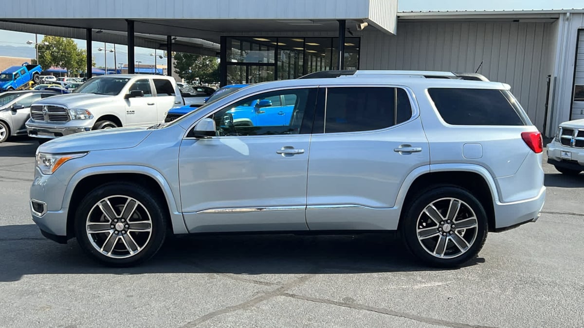 2017 GMC Acadia Denali 8