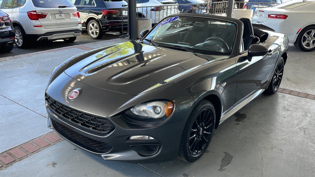 2017 FIAT 124 Spider Classica 26