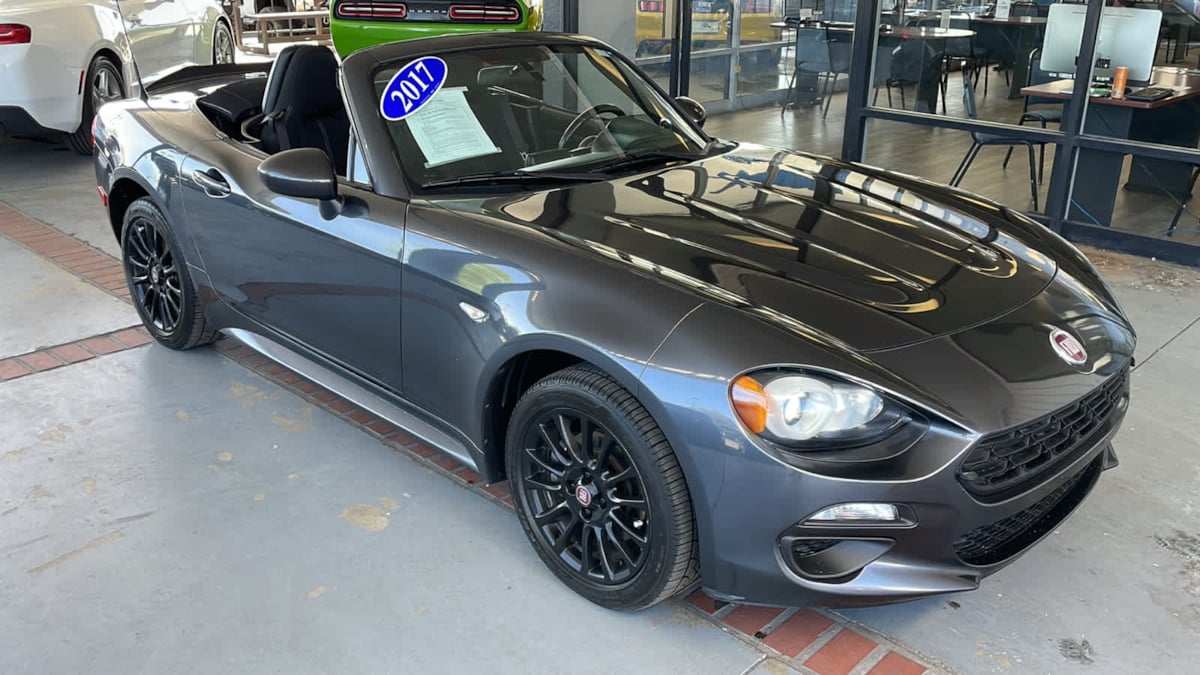 2017 FIAT 124 Spider Classica 29