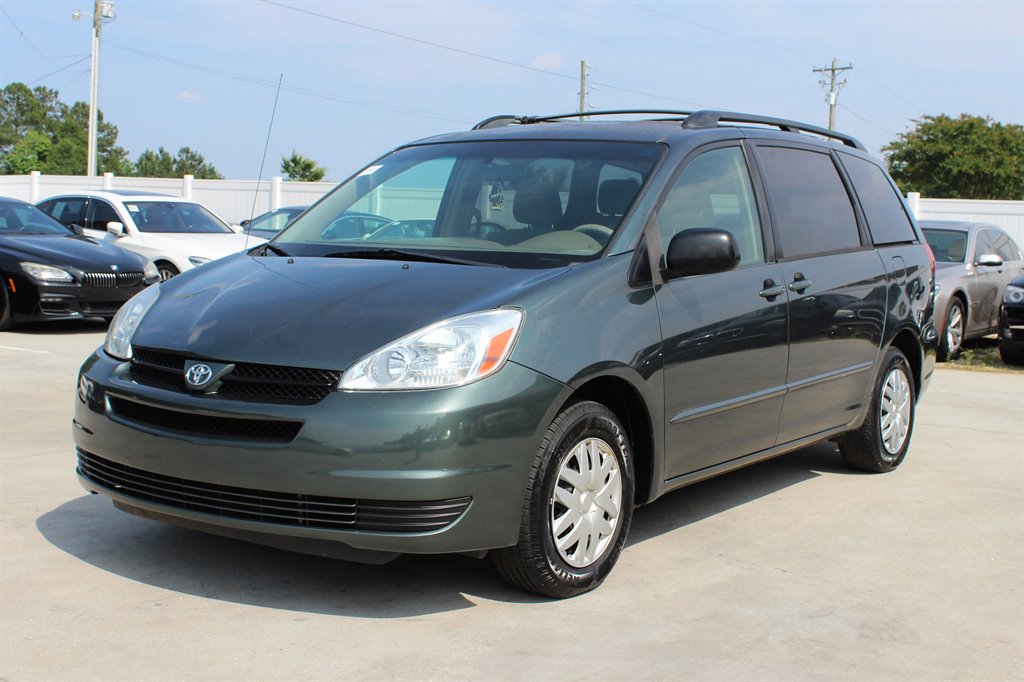 Sold 2005 Toyota Sienna LE in Loganville