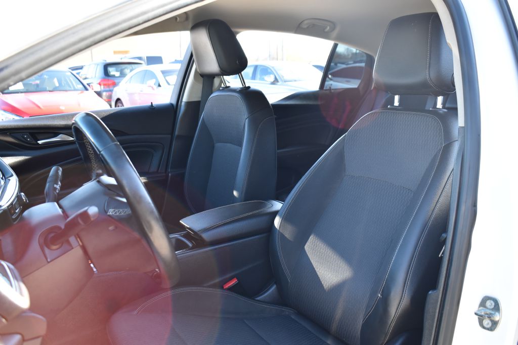 Buick Regal Sportback 2018 Buick Regal Sportback W04GM6SX0J1127594