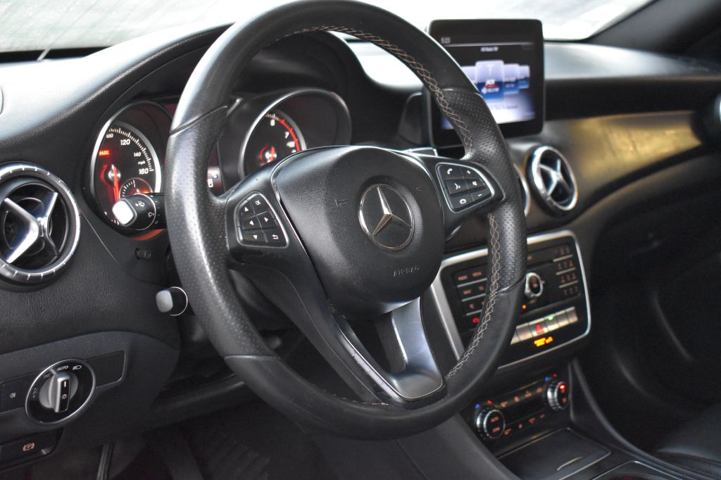 Mercedes-Benz CLA 250 2018 Mercedes-Benz CLA 250 WDDSJ4EB0JN650108