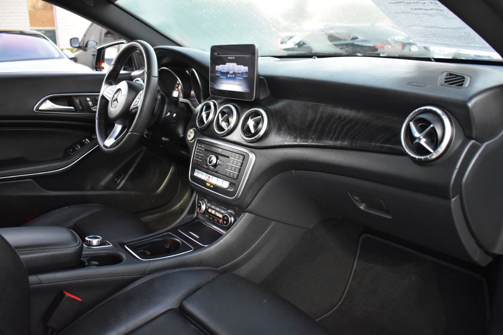 Mercedes-Benz CLA 250 2018 Mercedes-Benz CLA 250 WDDSJ4EB0JN650108
