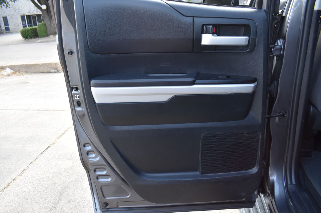 Toyota Tundra 2WD 2017 Toyota Tundra 2WD 5TFRW5F17HX212528