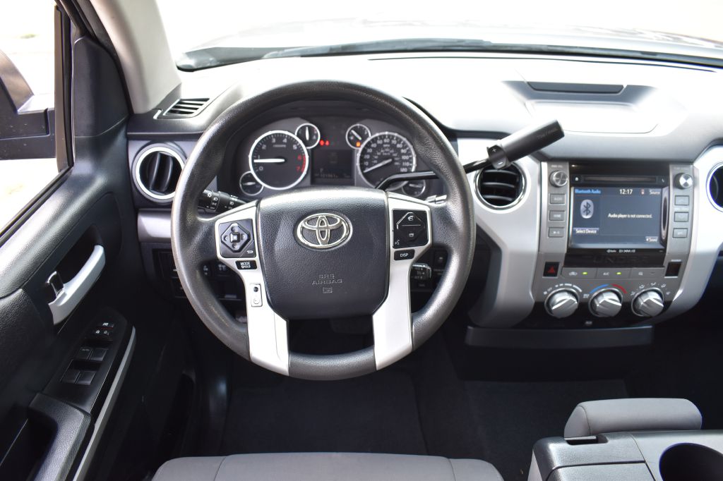Toyota Tundra 2WD 2017 Toyota Tundra 2WD 5TFRW5F17HX212528
