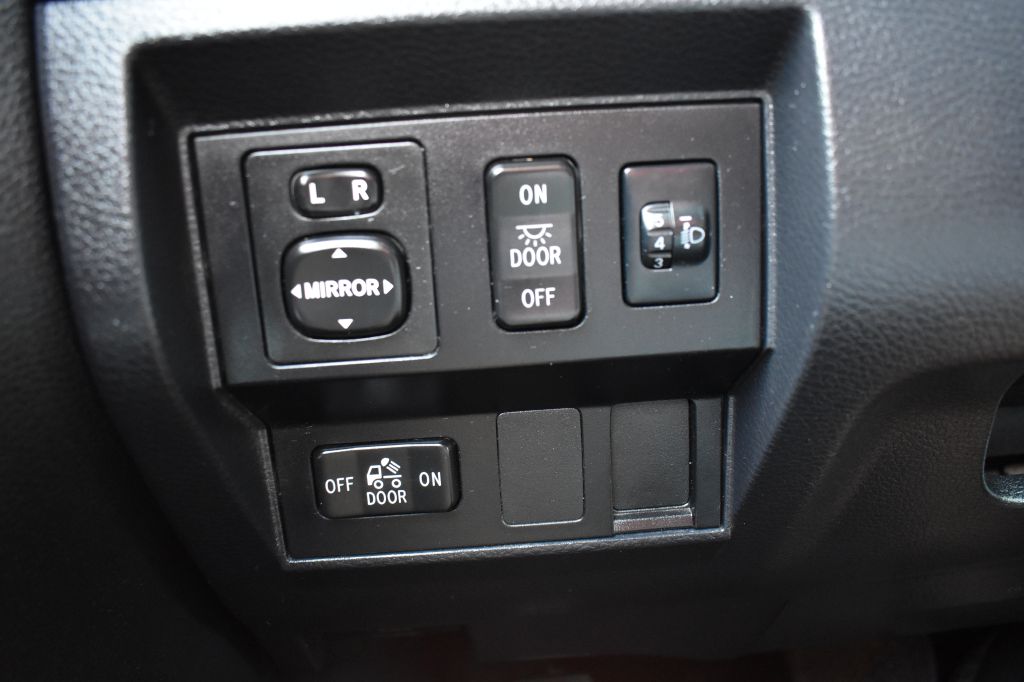 Toyota Tundra 2WD 2017 Toyota Tundra 2WD 5TFRW5F17HX212528