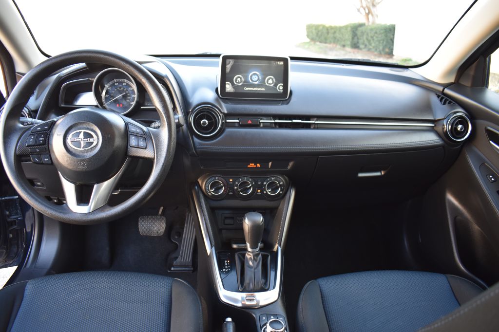 Scion iA 2016 Scion iA 3MYDLBZV1GY125125