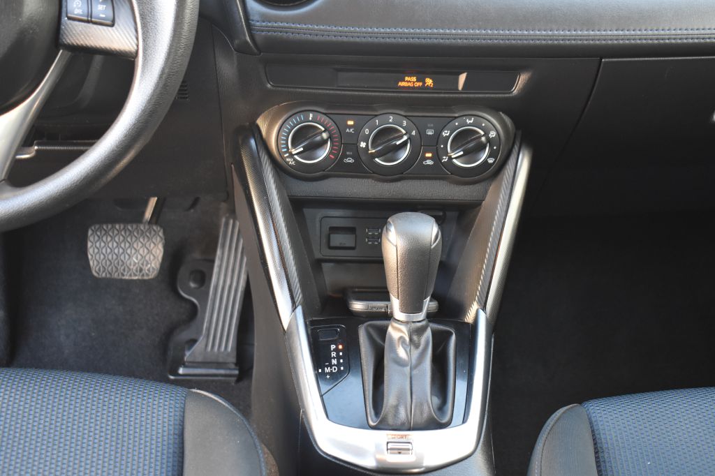 Scion iA 2016 Scion iA 3MYDLBZV1GY125125