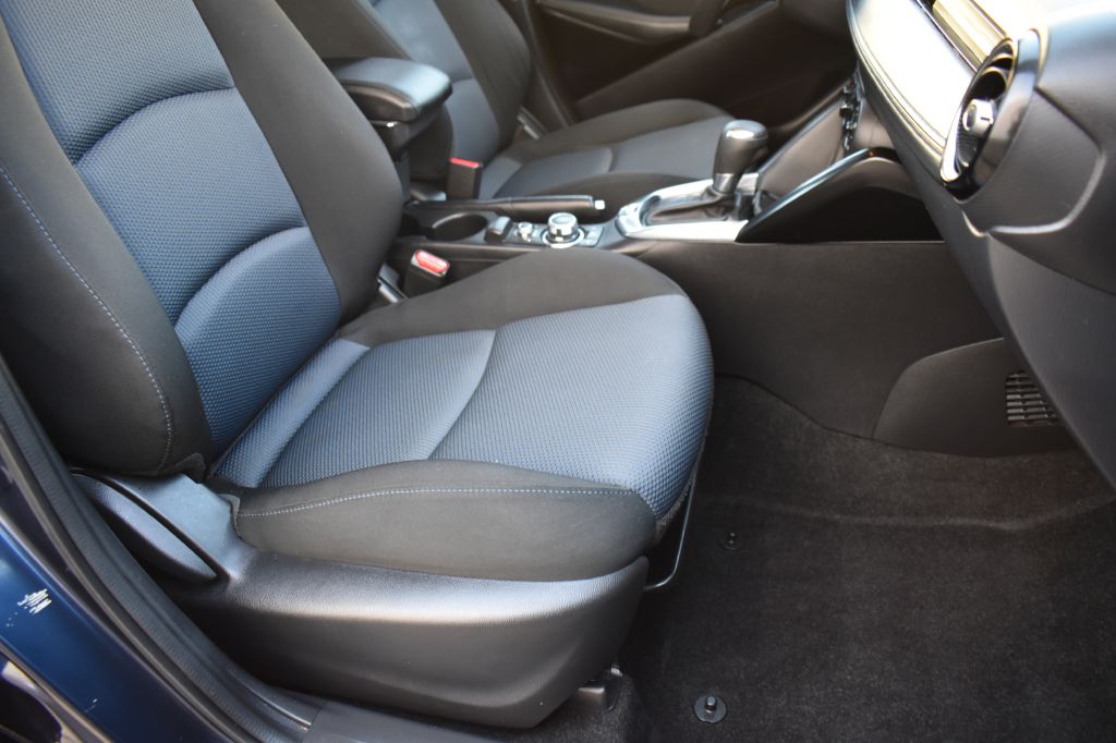 Scion iA 2016 Scion iA 3MYDLBZV1GY125125