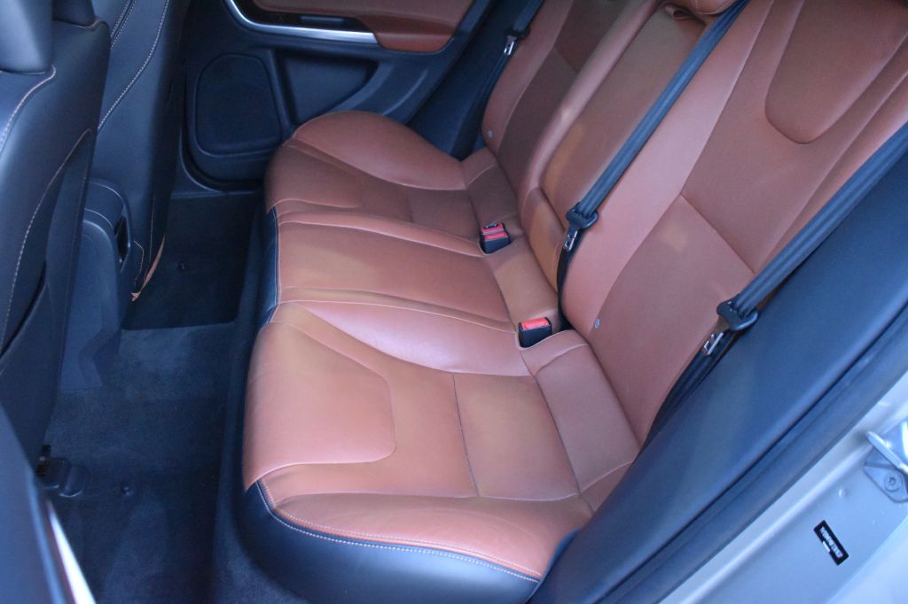 Volvo S60 2015 Volvo S60 YV126MFM8F2361637