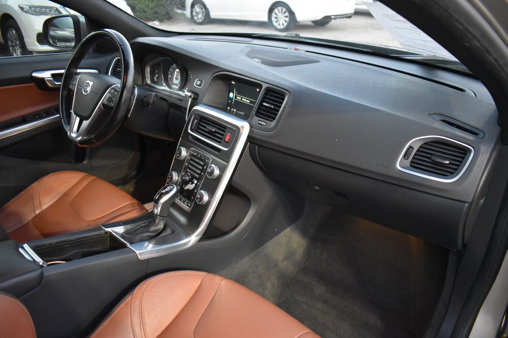 Volvo S60 2015 Volvo S60 YV126MFM8F2361637