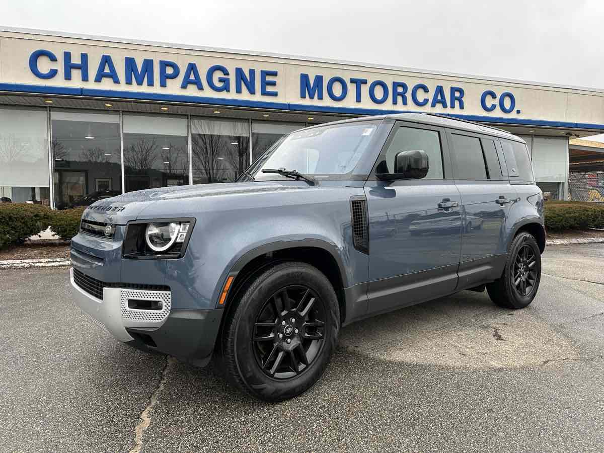 2022 Land Rover Defender Black Pack, 7 passenger, 11.4 inch touchscreen