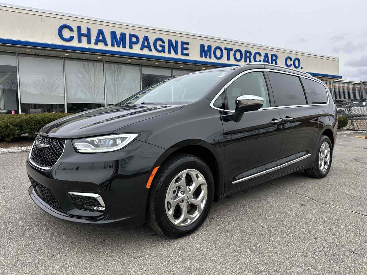 2021 Chrysler Pacifica Limited ALL WHEEL DRIVE Luxury Van