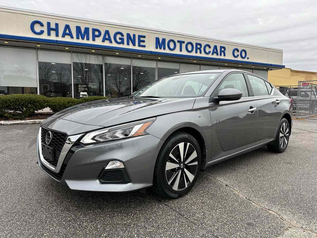 2021 Nissan Altima 2.5 SV Premium Power Moonroof, Heated Seats 36MPG