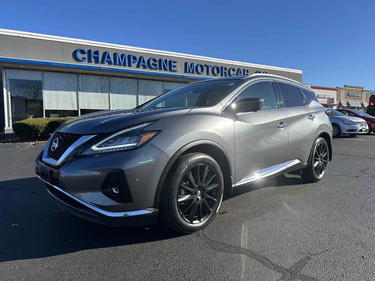 2022 Nissan Murano Platinum with factory 20inch Black Wheel Package