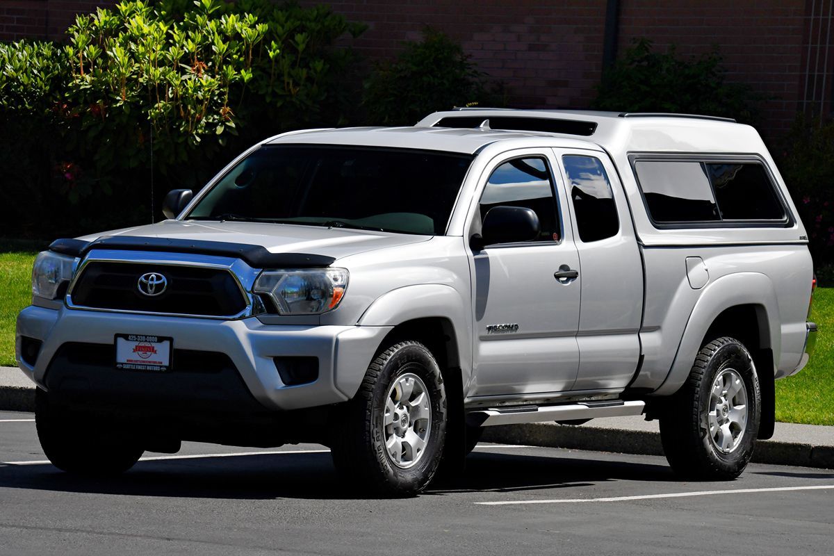 2012 Toyota Tacoma 4x4 with Canopy