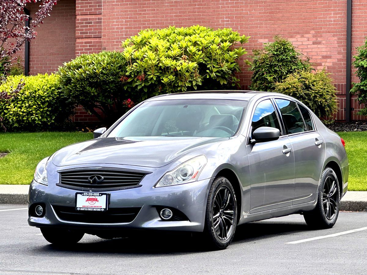 2011 INFINITI G37 Sedan x