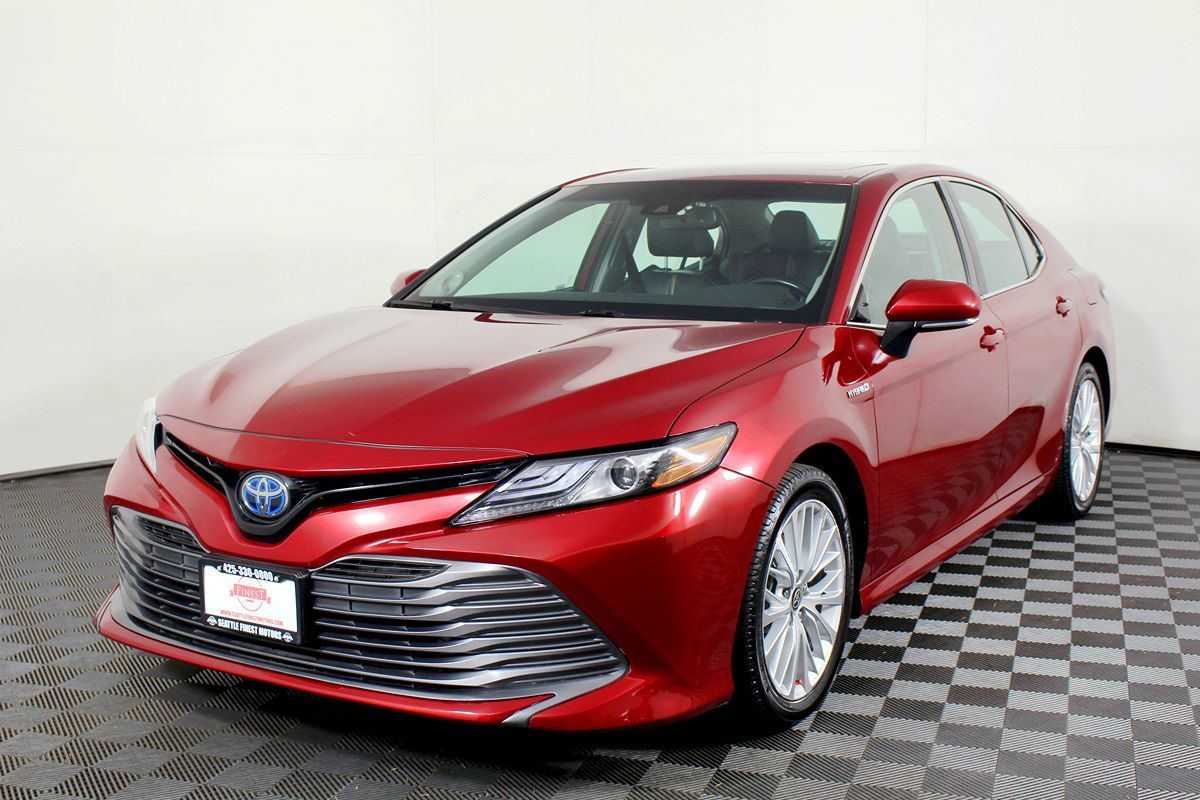 2020 Toyota Camry Hybrid XLE