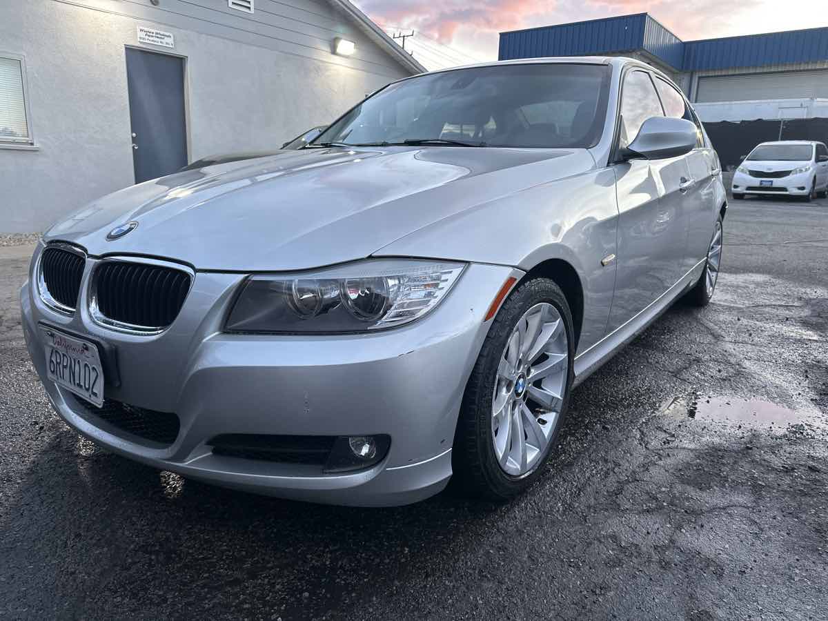 BMW 3 Series 2011 BMW 3 Series WBAPH5C57BA444353