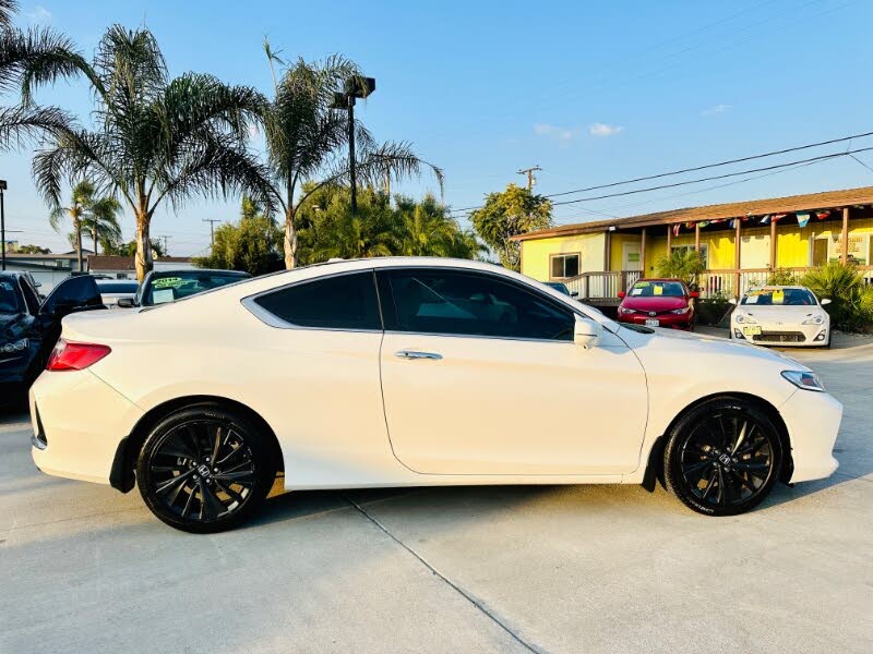 Honda Accord Coupe 2017 Honda Accord Coupe 1HGCT1B8XHA008353