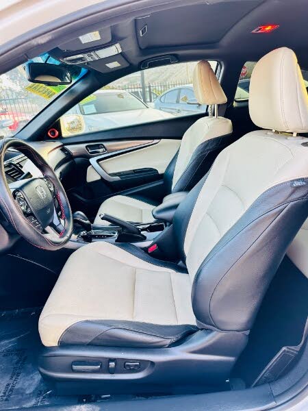 Honda Accord Coupe 2017 Honda Accord Coupe 1HGCT1B8XHA008353